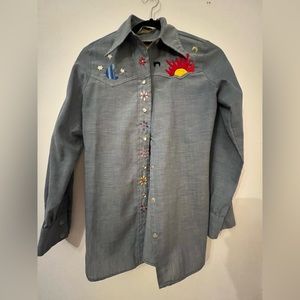 Vintage Wrangler with Pearl snap buttons small embroidered